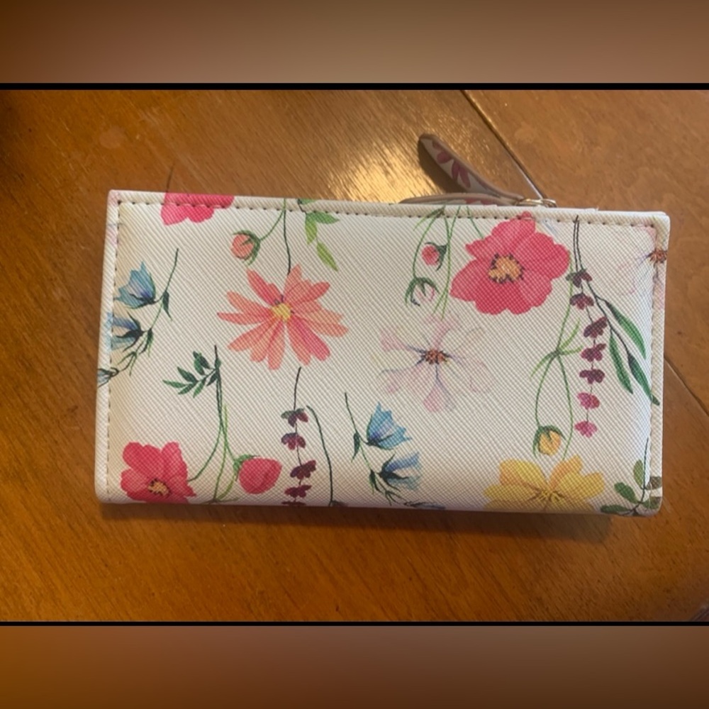 Nanette Lepore women’s floral wallet - Picture 3 of 4